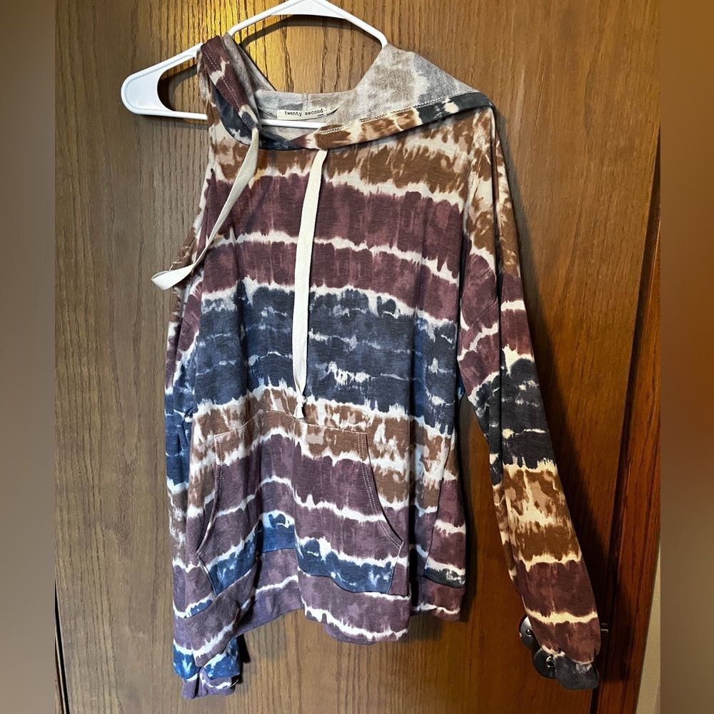 NWT Twenty Second Cold Shoulder Tie Dye Hoodie size Large